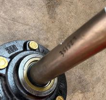 Load image into Gallery viewer, 351522 Ironcraft Hub &amp; Spindle Assembly
