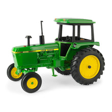 Load image into Gallery viewer, John Deere 4040 1:16 Scale
