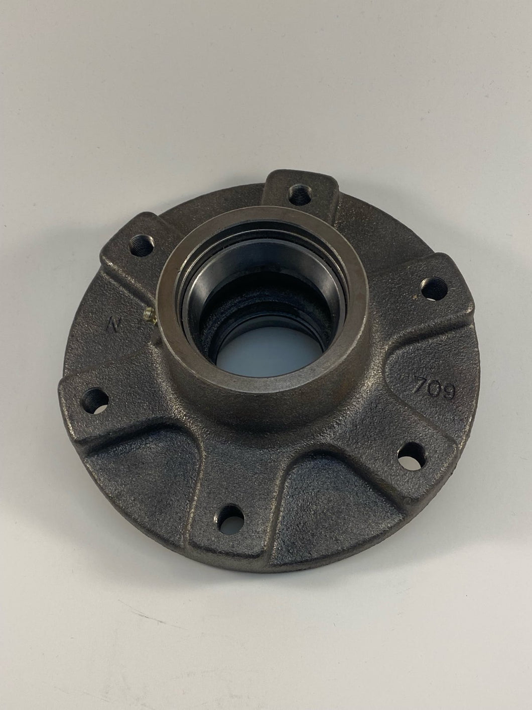 Q709 8 Ton Kory Wagon Hub W/Cups Only